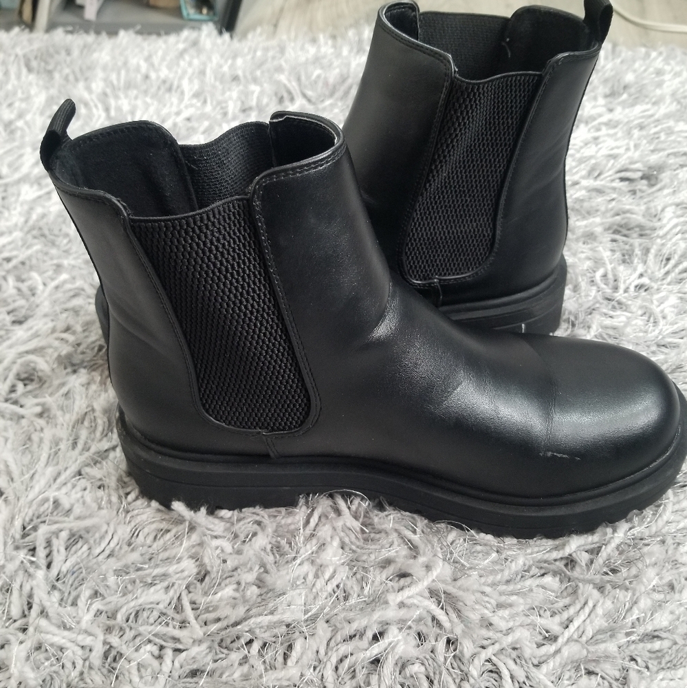 UNR8ED POP WOMEN CHELSEA BOOTS🙎‍♀️🥰😍